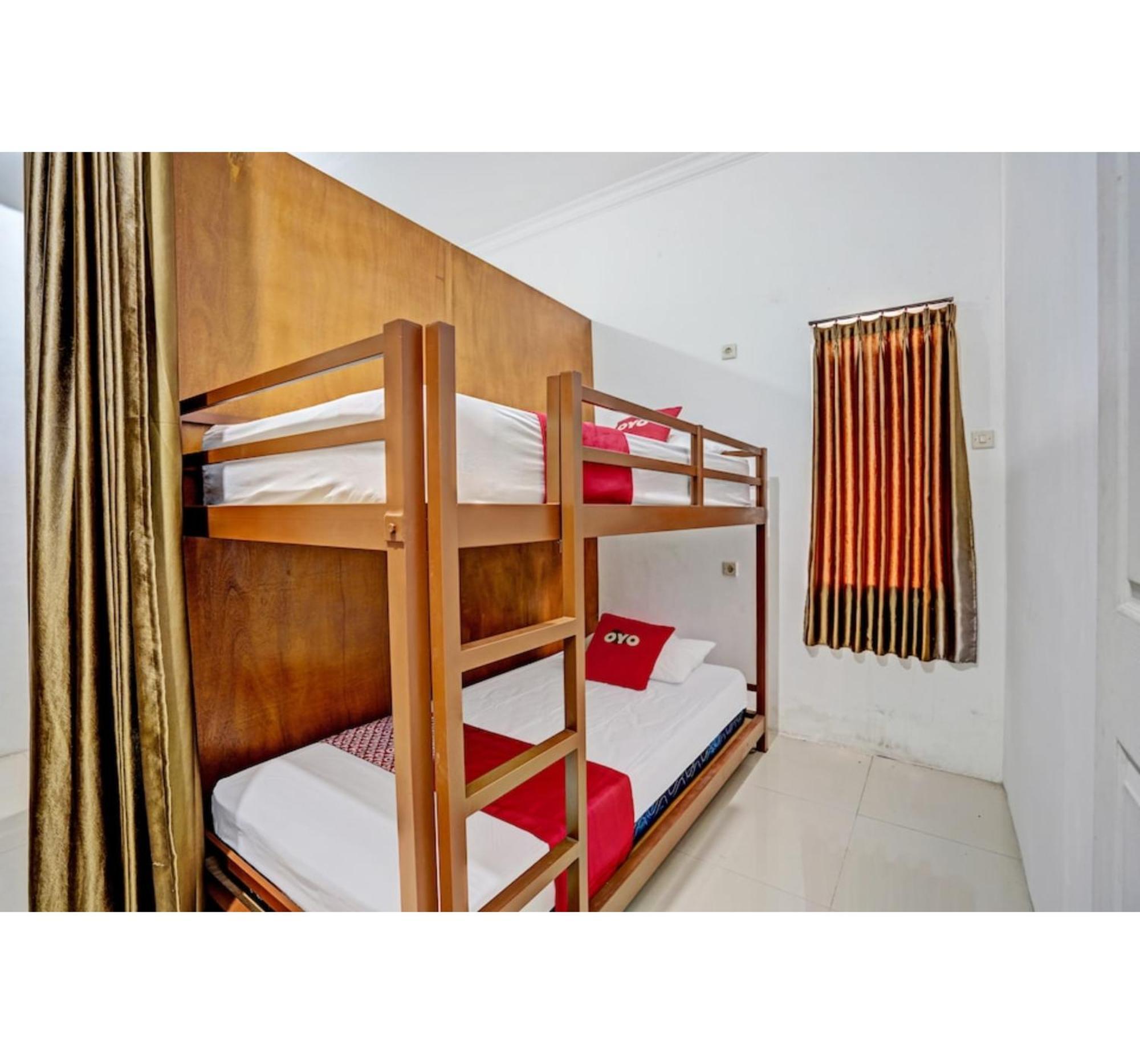 OYO 3702 Homestay Bougenville Lamongan Luaran gambar