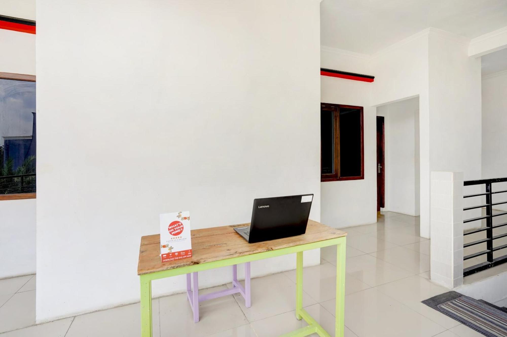 OYO 3702 Homestay Bougenville Lamongan Luaran gambar