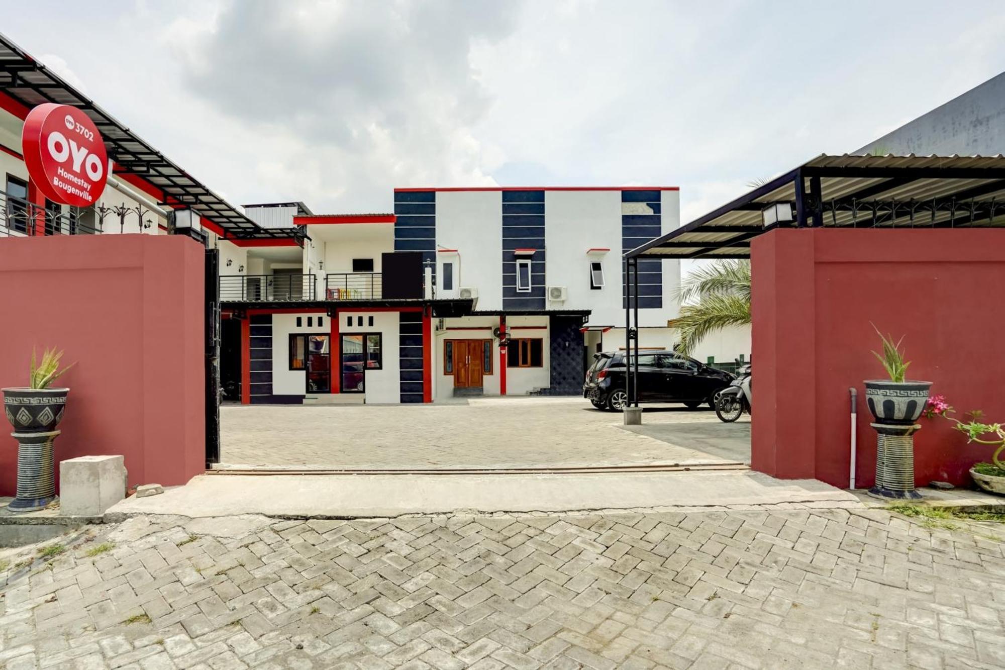 OYO 3702 Homestay Bougenville Lamongan Luaran gambar