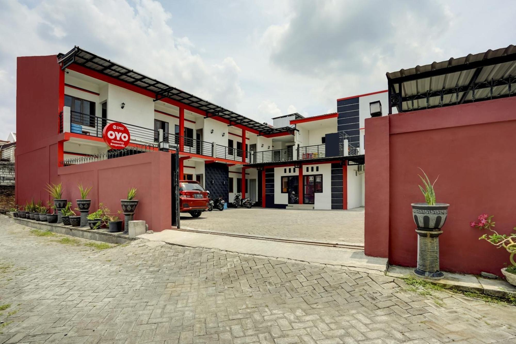 OYO 3702 Homestay Bougenville Lamongan Luaran gambar